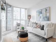 628 - 230 QUEENS QUAY W Toronto