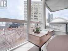 628 - 230 QUEENS QUAY W Toronto