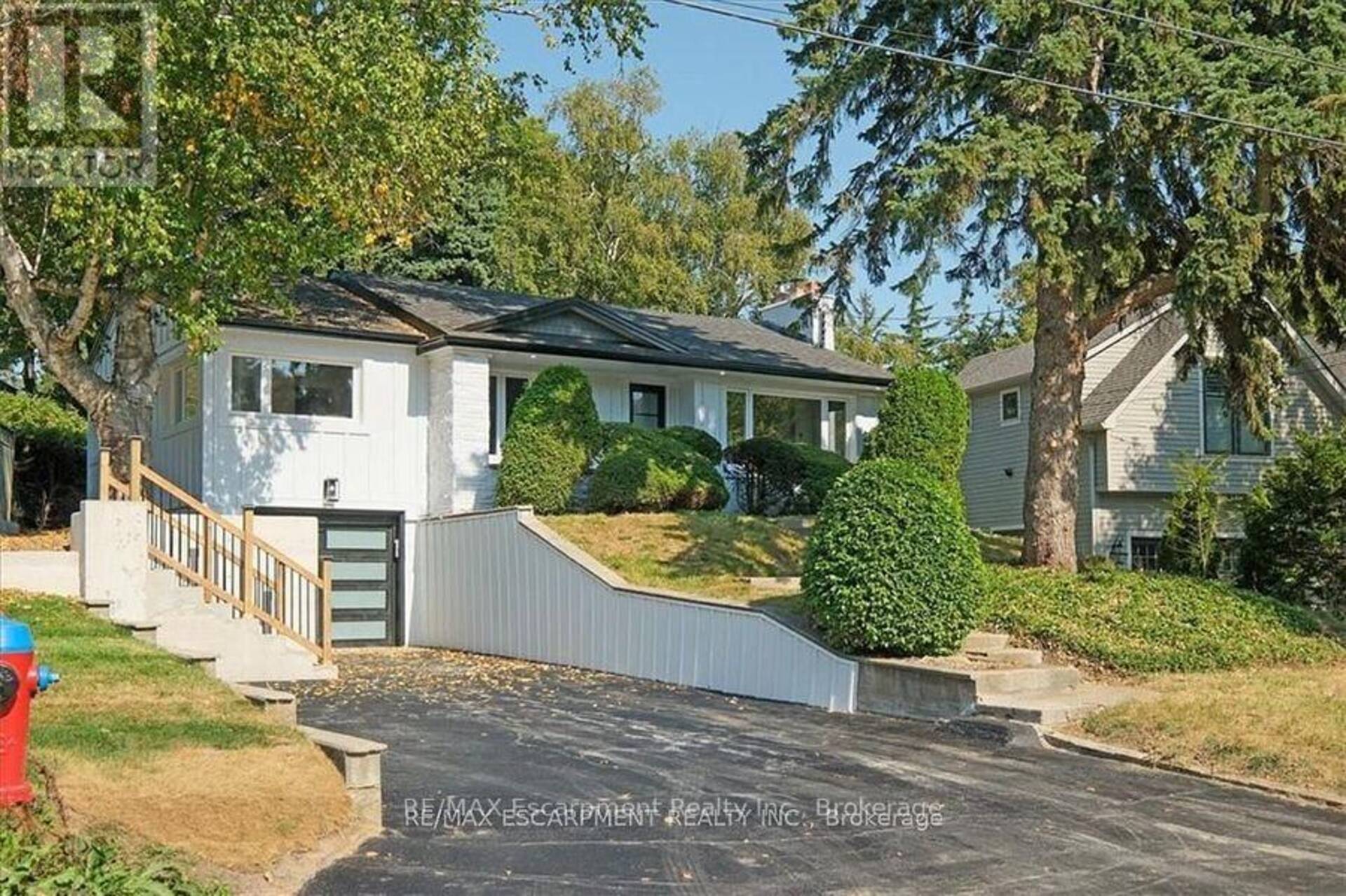 214 LAKEWOOD DRIVE Oakville