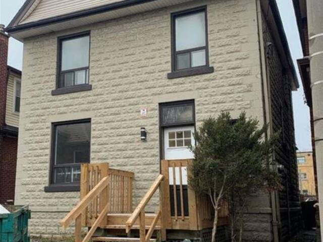 MAIN - 28 MYRTLE AVENUE Hamilton Ontario