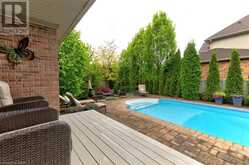 423 DEER RIDGE Drive Kitchener