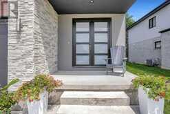 2208 RED THORNE Avenue London