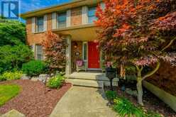 18 ROEHAMPTON Court Kitchener