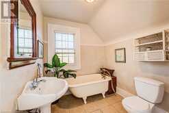 589 WOOLWICH Street Guelph