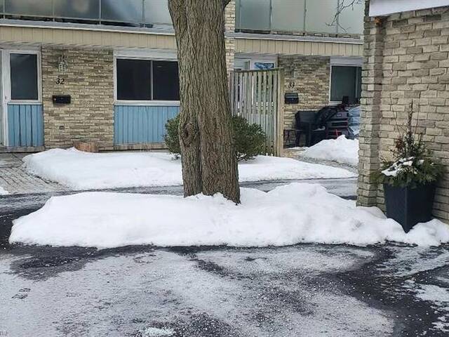 35 BRECKENRIDGE Drive Unit# 32 Kitchener Ontario