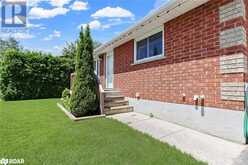 8 ROBINSON Road Elmvale