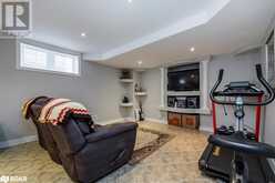 6 WHITE ELM Road Barrie