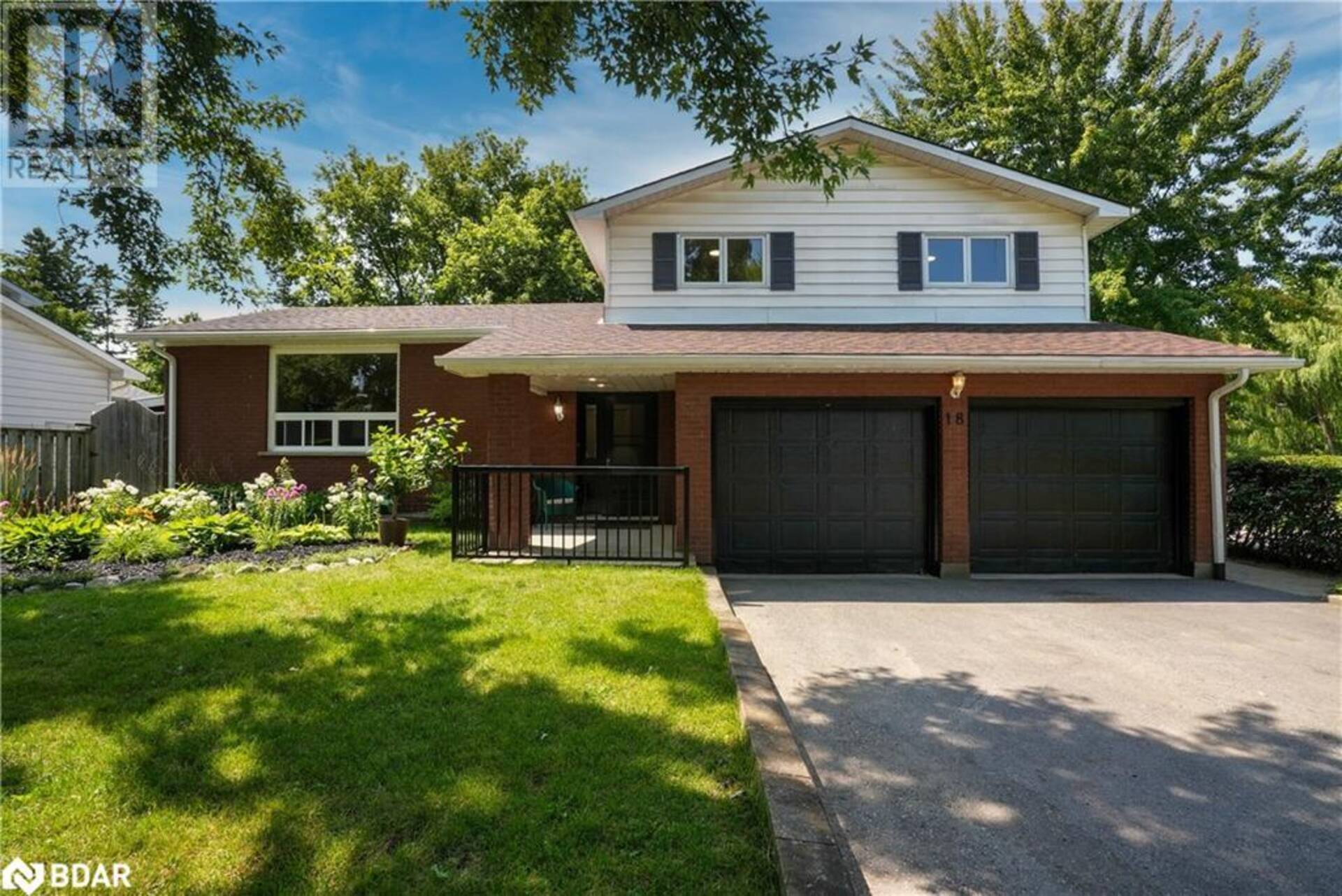 18 CENTENNIAL Avenue Elmvale