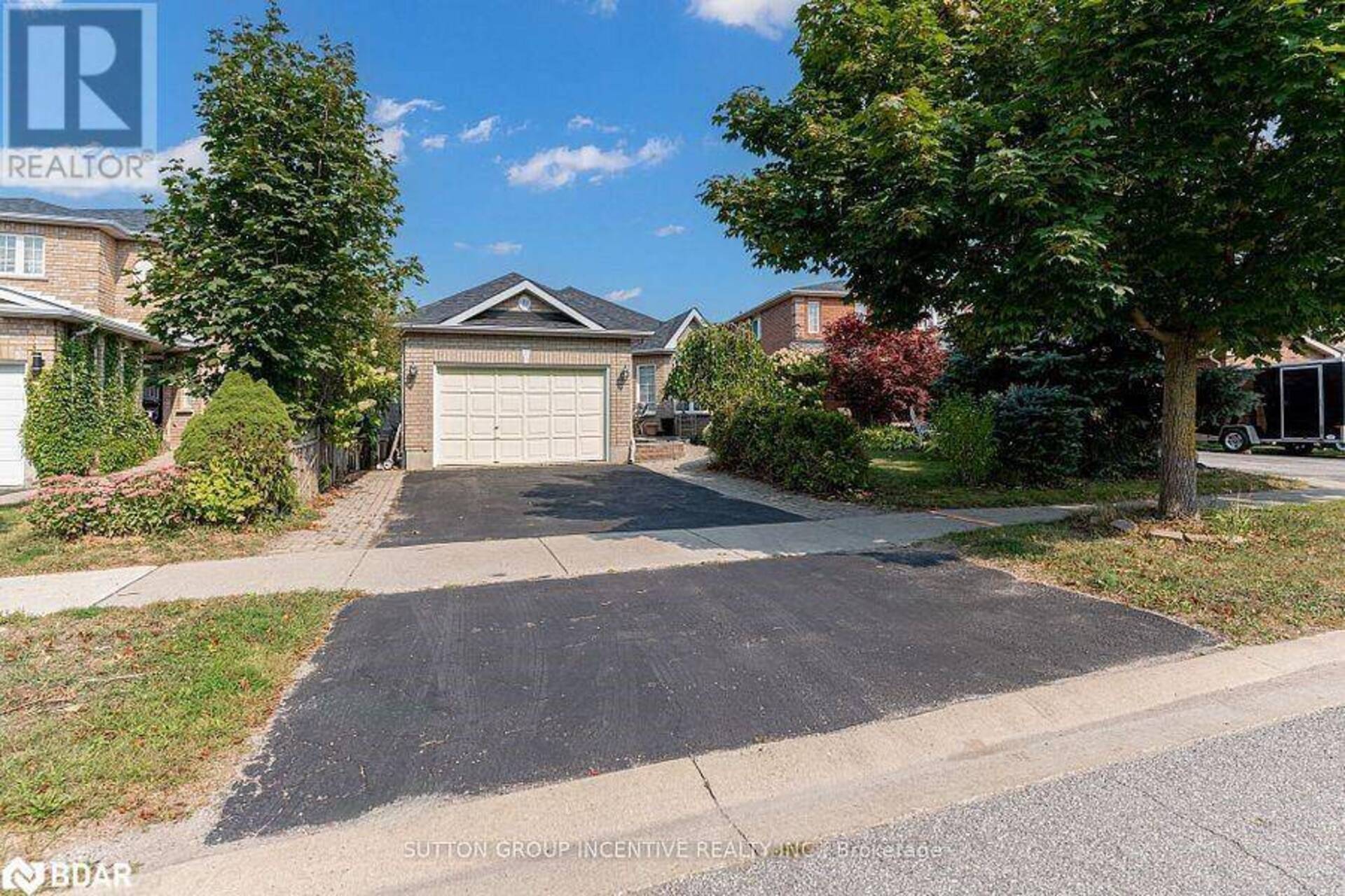 19 BROWNWOOD DRIVE Drive Barrie