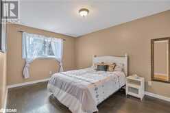 12 ROSLYN Road Barrie