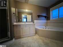 114 RAYMOND Crescent Unit# upper Barrie