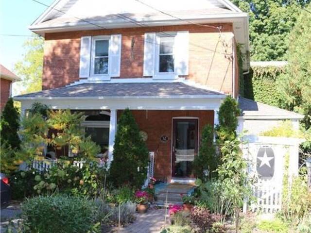 52 HOLGATE Street Barrie Ontario