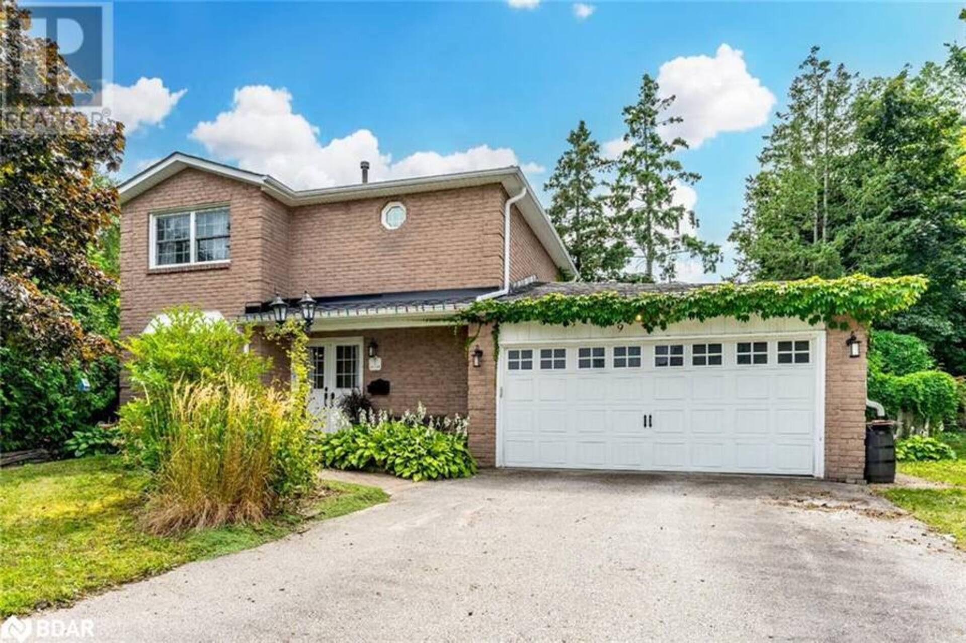 9 ORIOLE Court Barrie