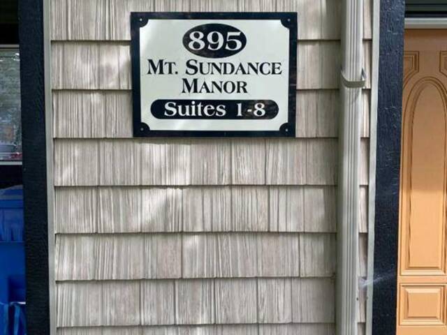 4, 895 MT SUNDANCE Manor W Lethbridge