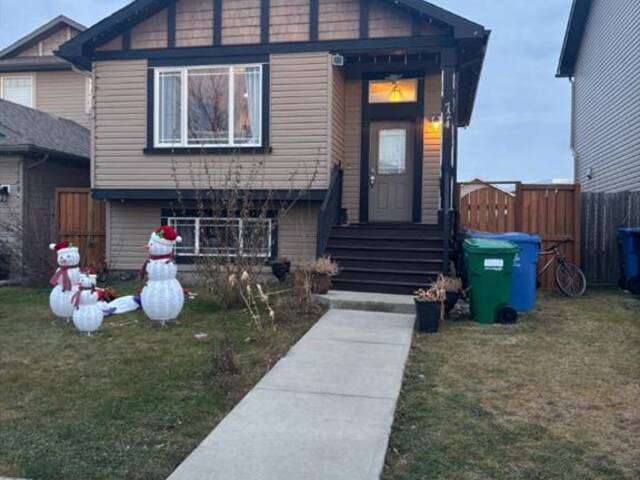 724 Florence Ho Leong Crescent N Lethbridge