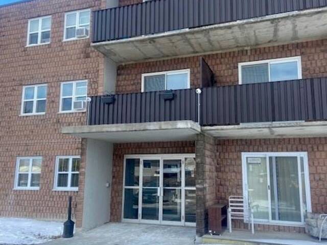 276 MERRITT AVENUE Unit# 304 Chatham Ontario