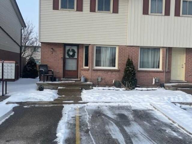 8 - 1093 NELLIS STREET Woodstock Ontario