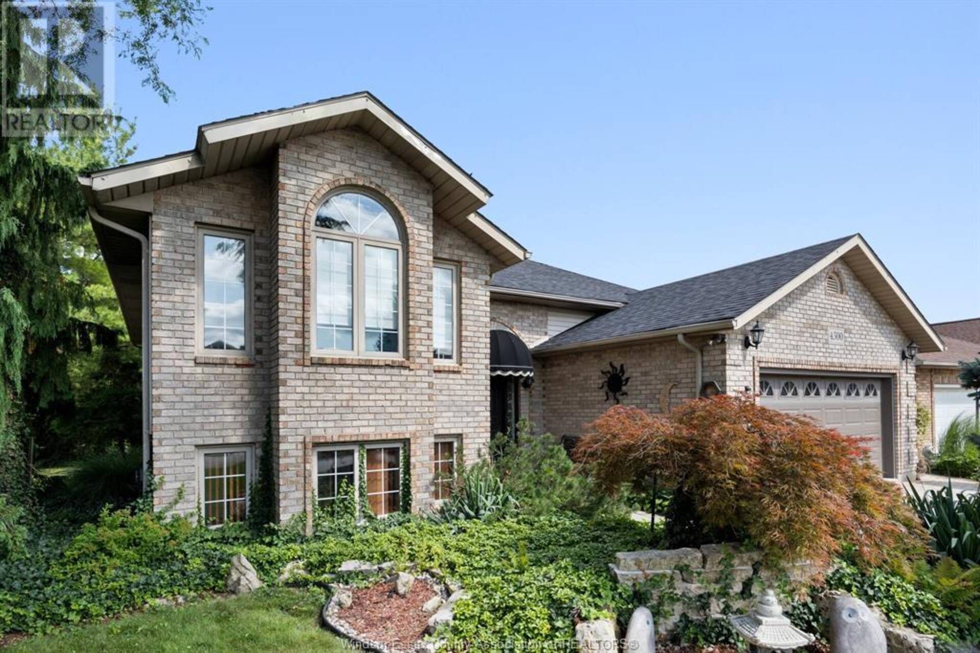 4300 GOLFCOURSE CRESCENT Windsor