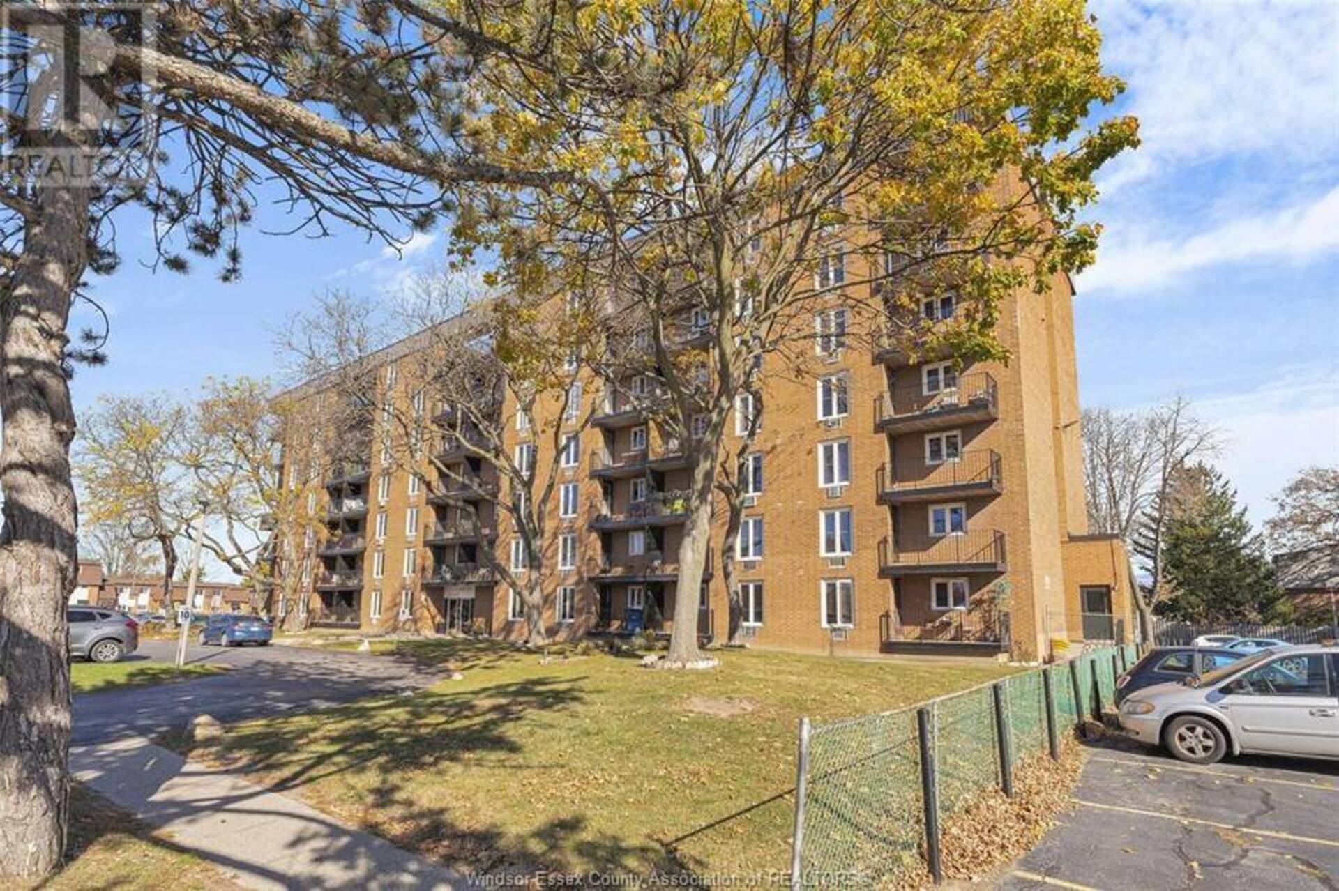 6612 THORNBERRY Unit# 201 Windsor