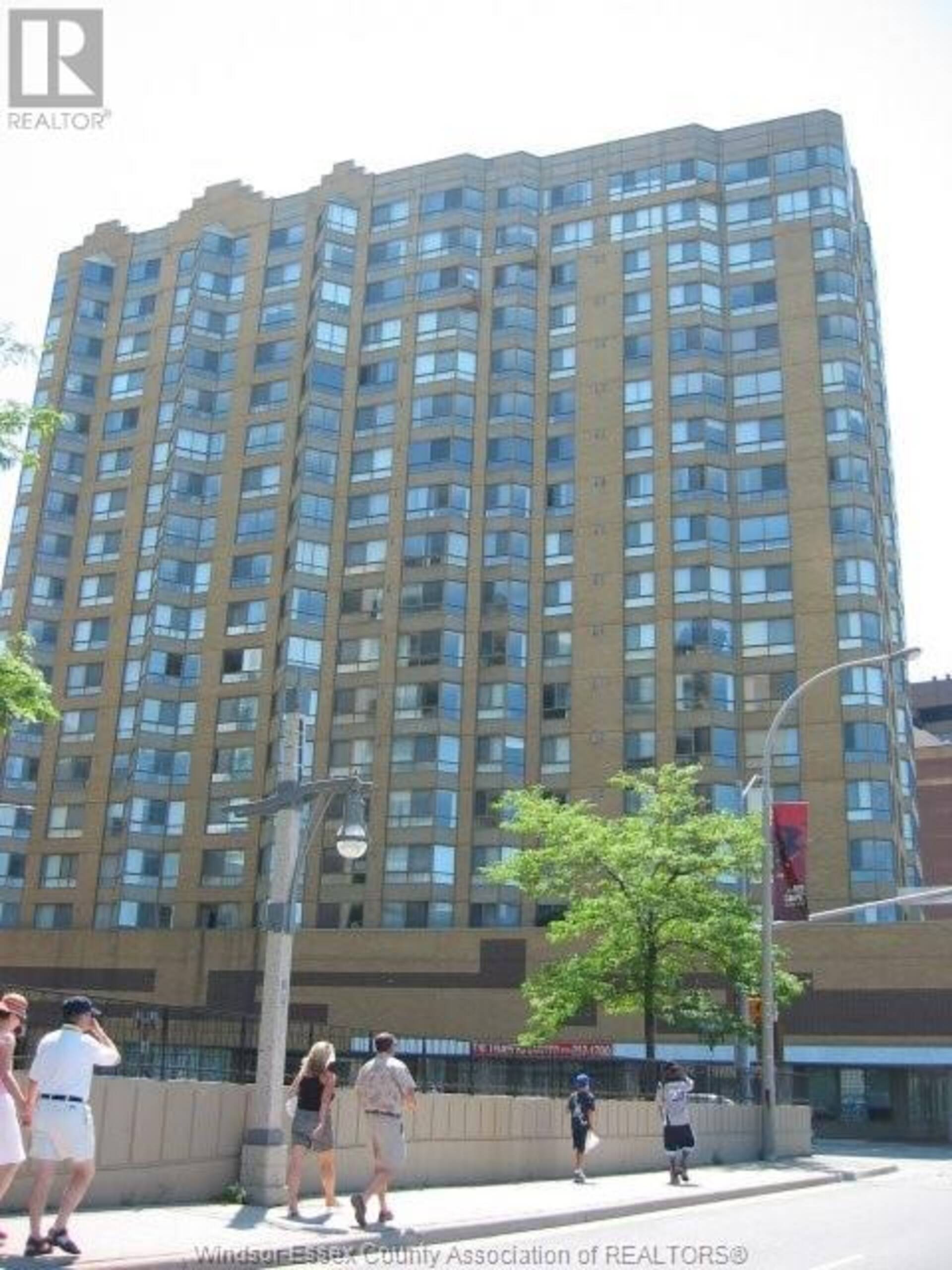 75 RIVERSIDE East Unit# 1707 Windsor