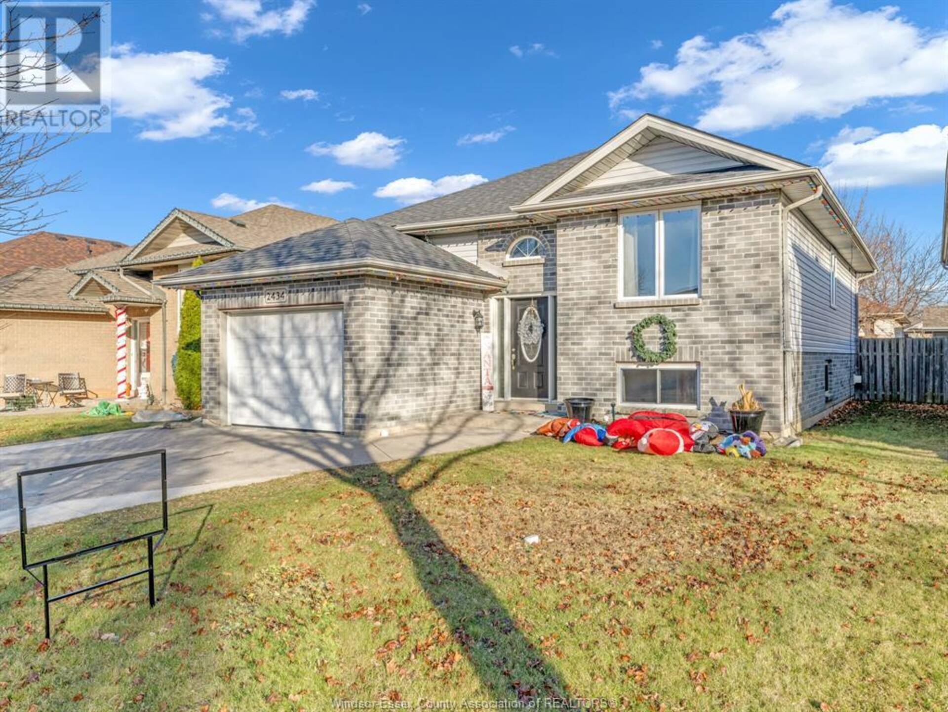 2434 LUXURY Windsor