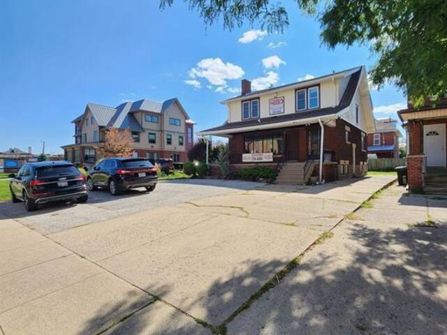 1069 OUELLETTE AVENUE Windsor