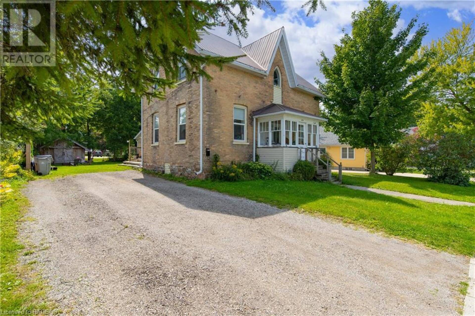 424 ROYAL Street E Listowel