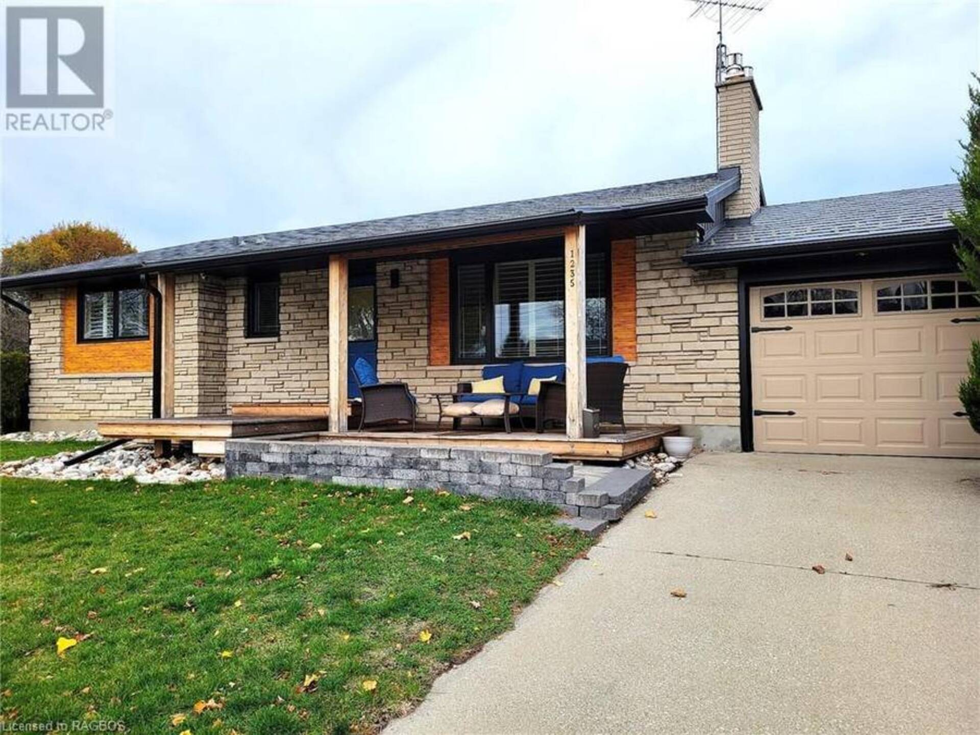 1235 SEVERIN Drive S Sarnia