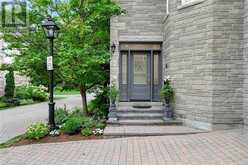 25 MANOR PARK Crescent Unit# 11 Guelph