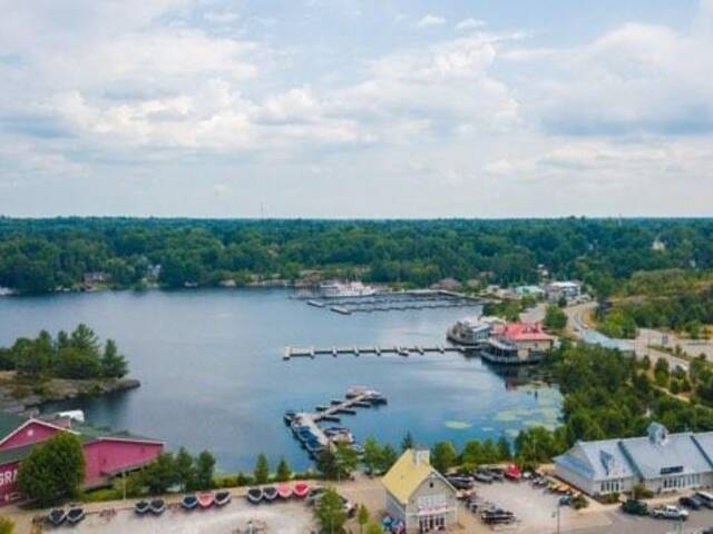 130 STEAMSHIP BAY Road Unit# 207 Gravenhurst Ontario