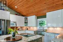 5543 KENNISIS LAKE Road Haliburton