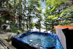 5543 KENNISIS LAKE Road Haliburton