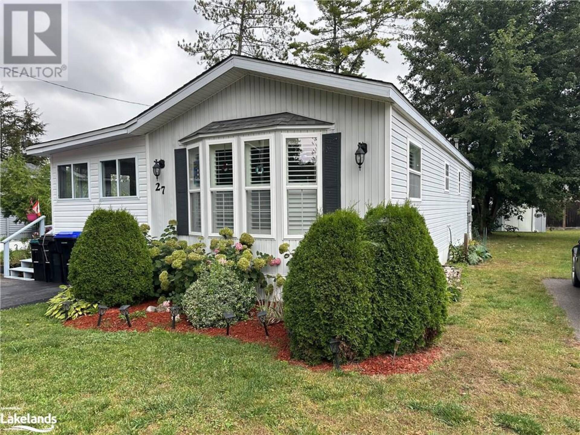 27 SHAW Street Wasaga Beach