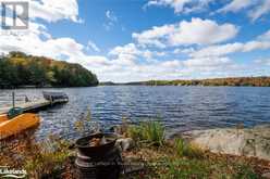 18 HEALEY LAKE The Archipelago