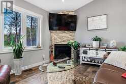 135 CONFEDERATION DRIVE Chatsworth