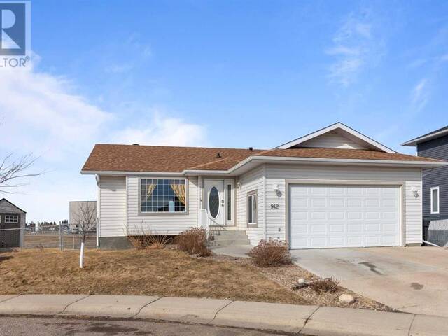 942 Kipling Crescent SW Redcliff