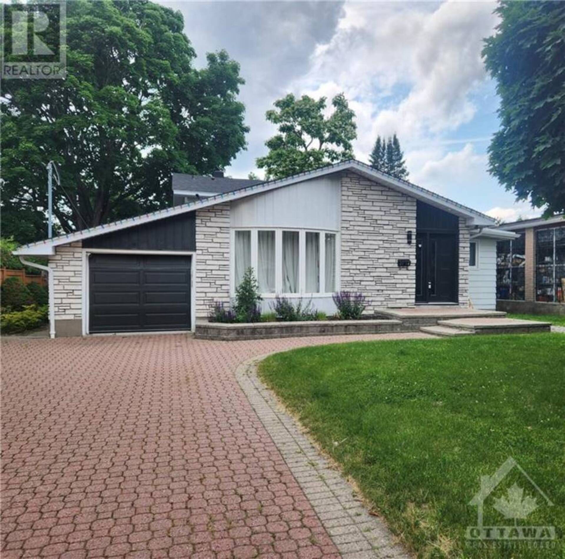 2114 BALHARRIE AVENUE Ottawa