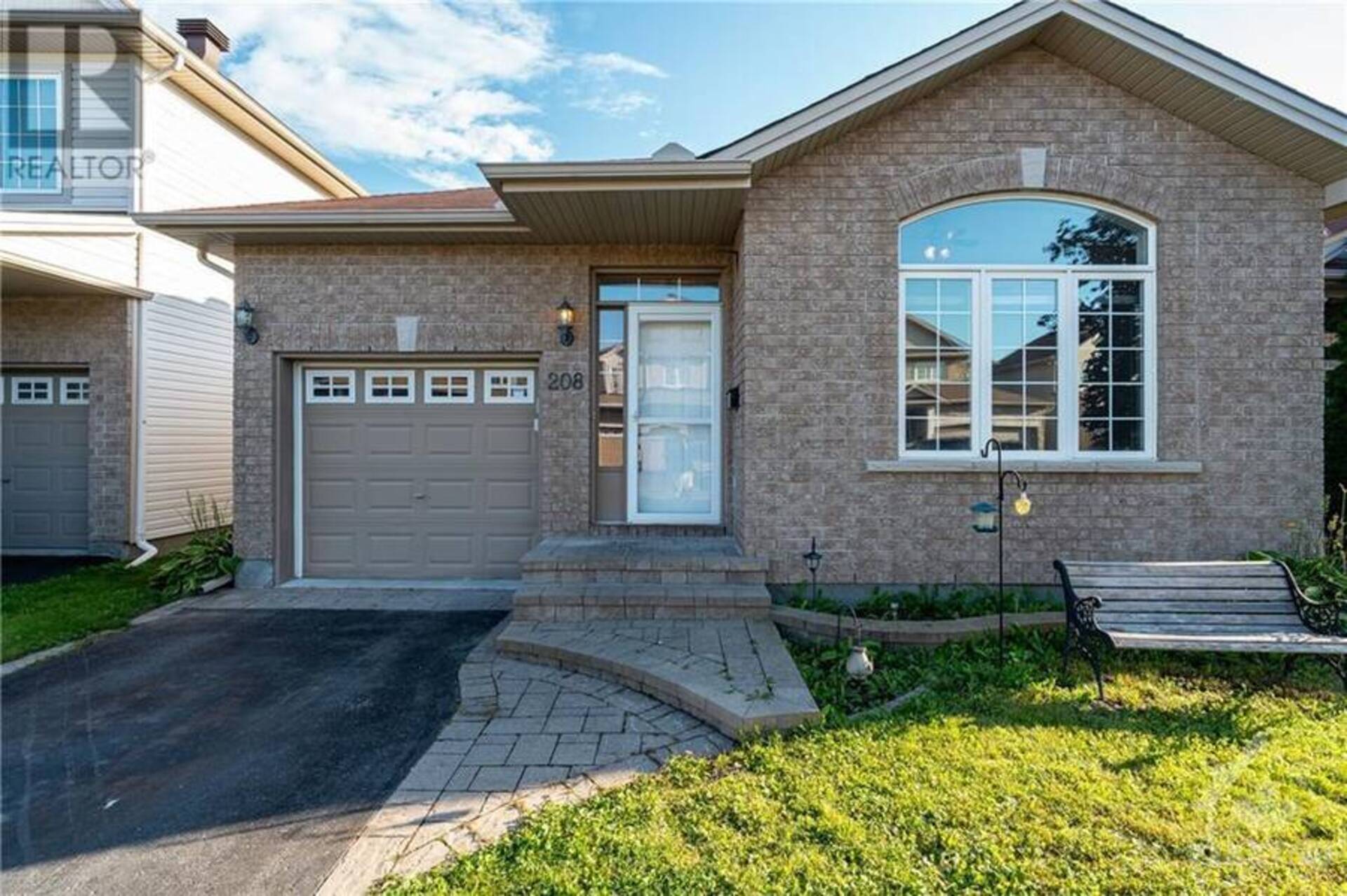 208 FOUNTAINHEAD DRIVE Ottawa