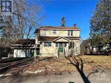 1127 TIGHE STREET Manotick