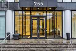 813 - 255 BAY STREET Ottawa