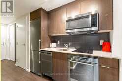 2915 - 105 CHAMPAGNE AVENUE S Ottawa