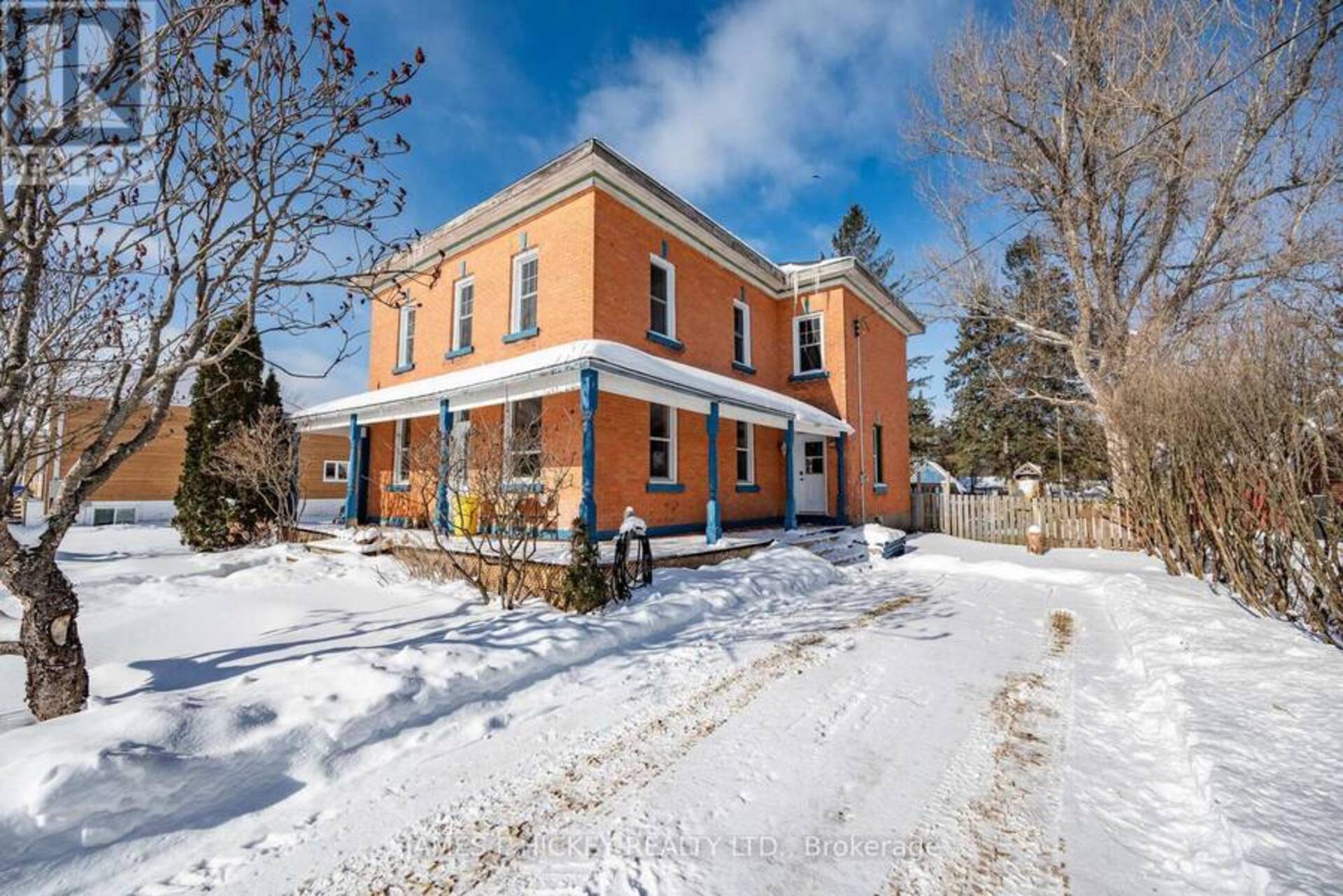 20 MAIN STREET Laurentian Hills