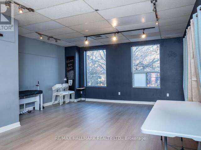 UPPER - 863 BROADVIEW AVENUE Toronto Ontario