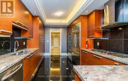 1801C - 662 SHEPPARD AVENUE E Toronto