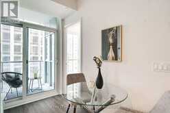 802 - 1 YORKVILLE AVENUE Toronto 