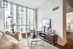 802 - 1 YORKVILLE AVENUE Toronto 