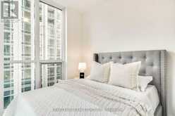 802 - 1 YORKVILLE AVENUE Toronto