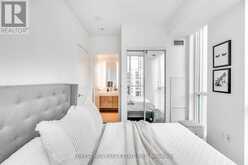 802 - 1 YORKVILLE AVENUE Toronto 