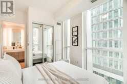 802 - 1 YORKVILLE AVENUE Toronto 