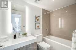 802 - 1 YORKVILLE AVENUE Toronto 